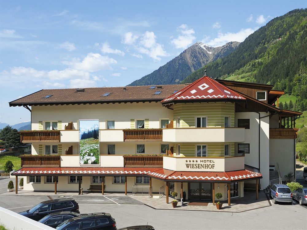 Wiesenhof Gardenresort San Leonardo in Passiria Exterior photo